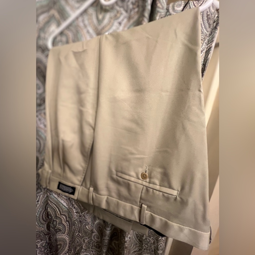 Savane Men’s tan comforter fit expandable waistband, pleated front, cuffed pants